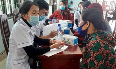 Quảng Bình: Hơn 700 người dân vùng lũ được khám bệnh, cấp phát thuốc miễn phí